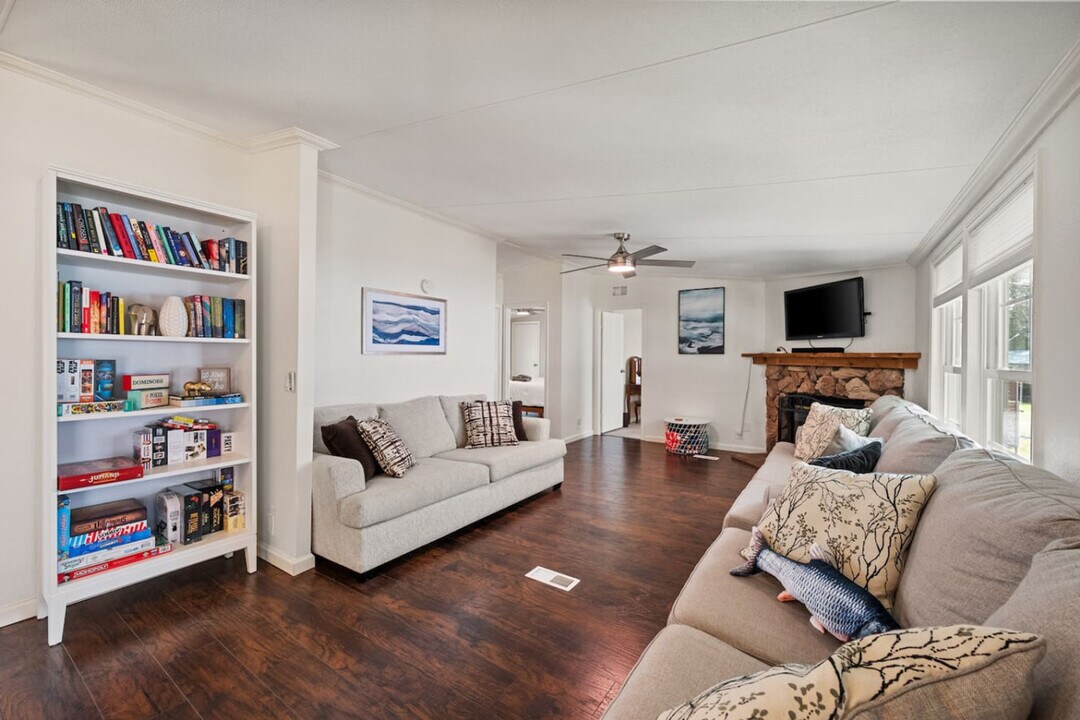 10254 N Lake Cir in Kemp, TX - Building Photo