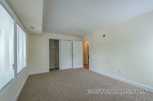 14 Westgate Dr, Unit 2T in Woburn, MA - Building Photo