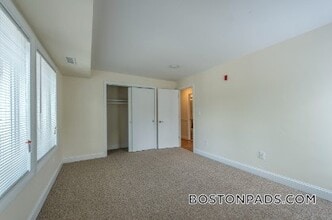 12 Westgate Dr in Woburn, MA - Building Photo - Building Photo
