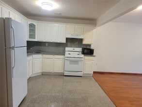 10443 Springfield Blvd in Queens, NY - Building Photo - Building Photo