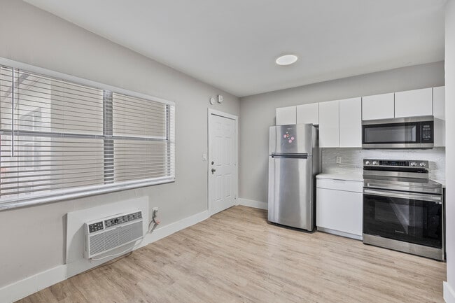 1315 NE Miami Court in Miami, FL - Foto de edificio - Interior Photo