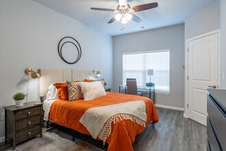 The Commons Apartments in New Albany, IN - Building Photo - Interior Photo