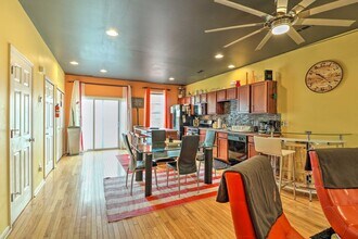 7721 Woodward Ave in Detroit, MI - Foto de edificio - Building Photo