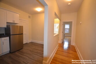 1575 Beacon St, Unit 3 in Brookline, MA - Foto de edificio - Building Photo