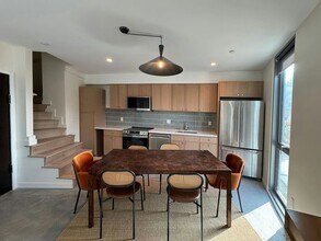 4560 Huntington Dr S in Los Angeles, CA - Building Photo - Building Photo