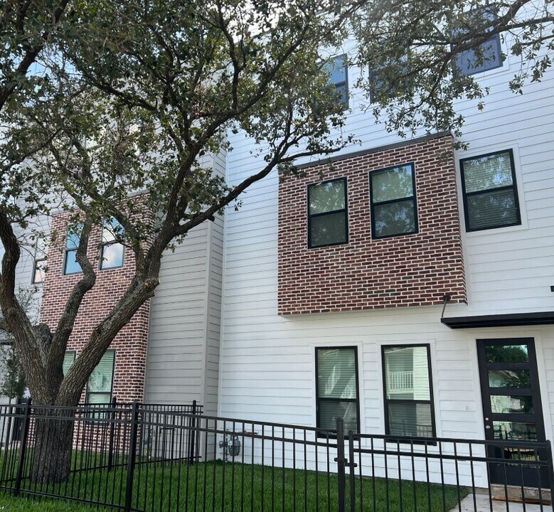 202 Park Pl in College Station, TX - Building Photo