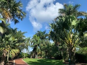 1100 N Shore Dr NE, Unit 204 in St. Petersburg, FL - Building Photo - Building Photo