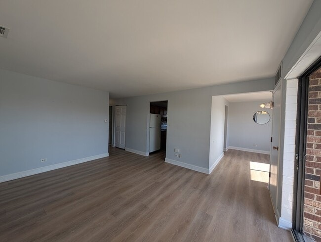 9024 Lincoln Ct, Unit 306 in Orland Park, IL - Building Photo - Building Photo