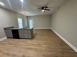 221 N Elm St in Jacksonville, AR - Foto de edificio - Building Photo