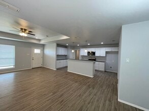 8410 11th St in Lubbock, TX - Building Photo - Building Photo