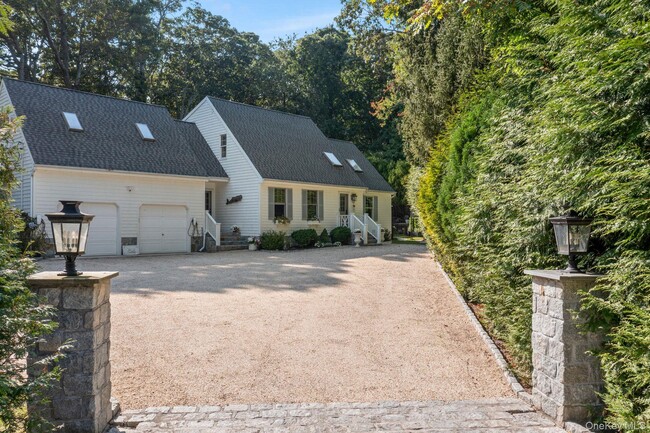 property at 2421 Noyack Rd