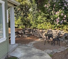 9235 SW 7th Ave, Unit B in Portland, OR - Building Photo