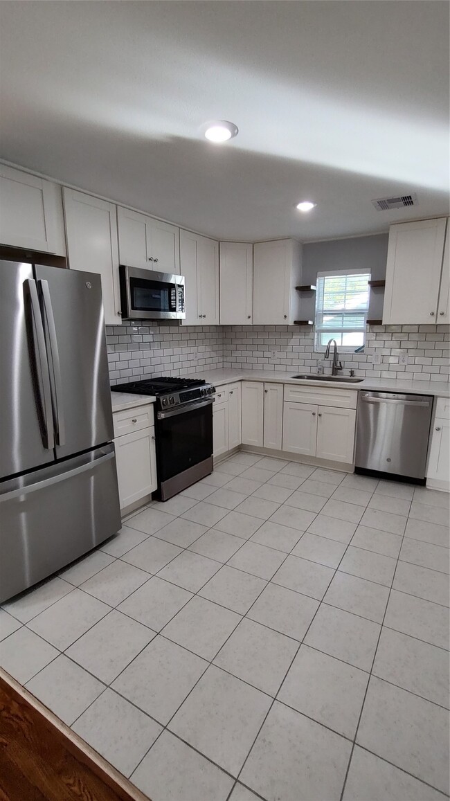 property at 4523 1/2 Bernardo De Galvez Ave