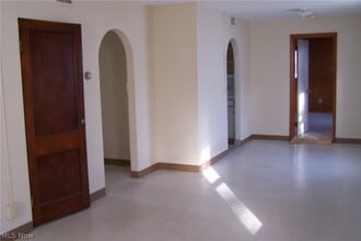 15794 Grove St in Middlefield, OH - Building Photo - Building Photo