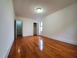 4755 White Plains Rd in Bronx, NY - Building Photo - Building Photo