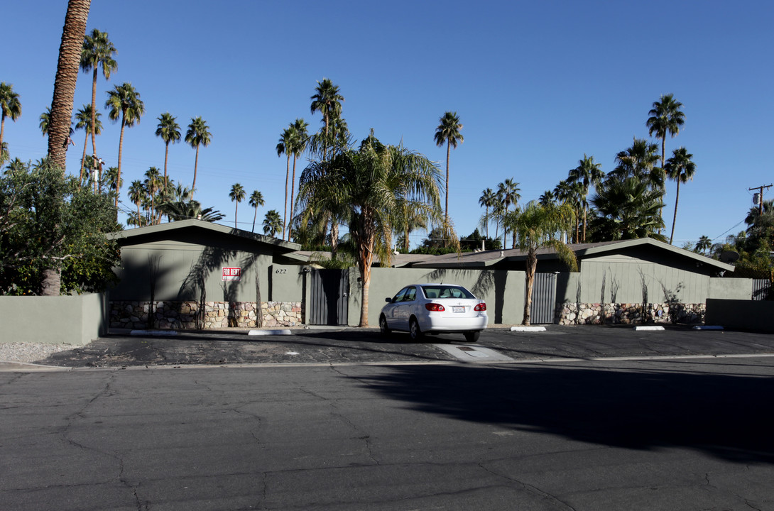 622 S Warm Sands Dr in Palm Springs, CA - Building Photo