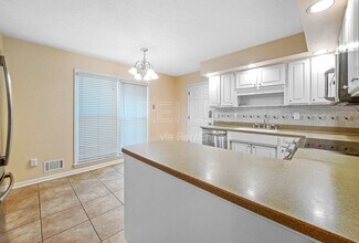 3609 Locust Cir E in Prospect, KY - Foto de edificio - Building Photo