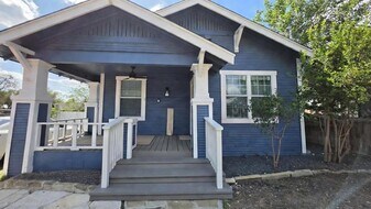 415 S Olive St in San Antonio, TX - Building Photo