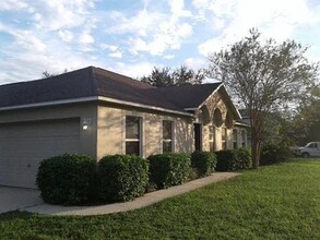 1628 Myrtle Lake Ave in Fruitland Park, FL - Foto de edificio - Building Photo
