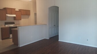 5540-5600 Homestead Rd in Arlington, TX - Building Photo