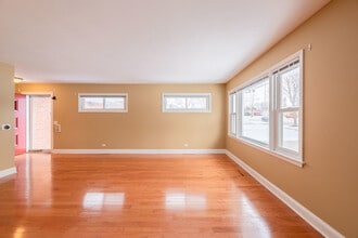 114 N Forest Ave in Palatine, IL - Building Photo - Building Photo