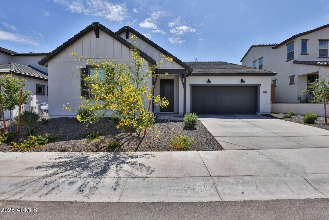 2704 N 216th Ave in Buckeye, AZ - Foto de edificio