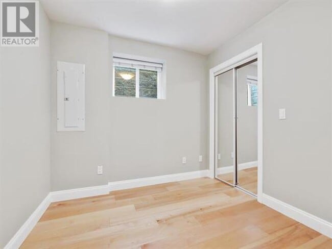 property at 171 W Kings Rd