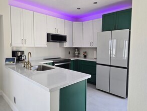 6330 NW 173rd Ln in Hialeah, FL - Building Photo - Building Photo