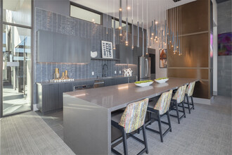 Zeta Luxury Apartments in Sacramento, CA - Foto de edificio - Interior Photo