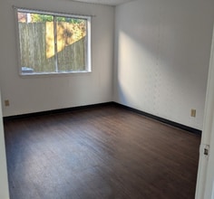 103 Holland St in Overton, TX - Building Photo - Building Photo