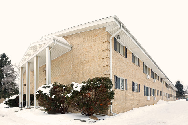 Presidential Court Apartments in Racine, WI - Building Photo - Building Photo