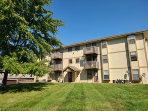 Randall Court Apartments in Gladstone, MO - Building Photo - Building Photo