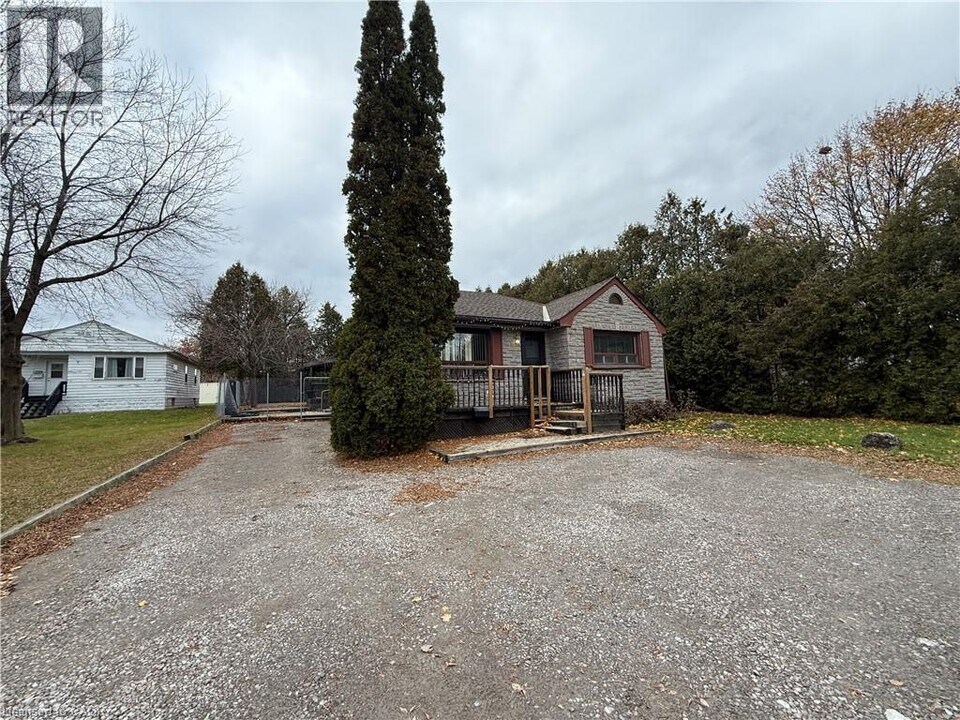 862 West 5th Street in Hamilton, ON - Building Photo