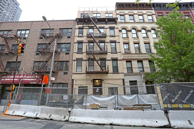 307 E 93rd St in New York, NY - Building Photo - Building Photo