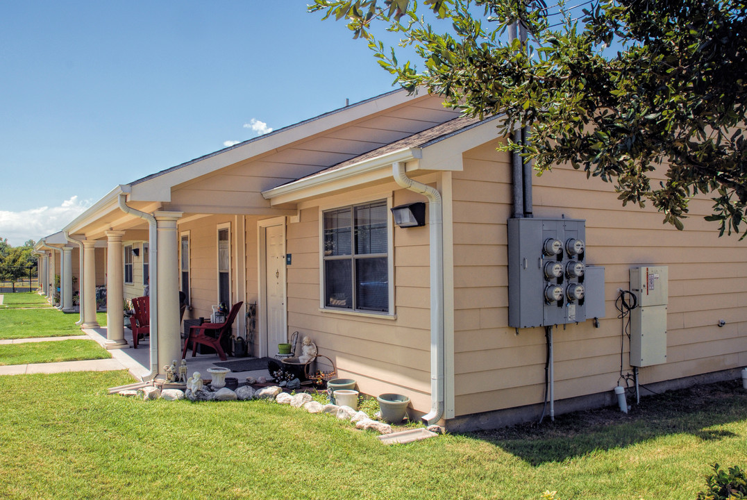 Gracemont House Apartments in Baytown, TX - Building Photo