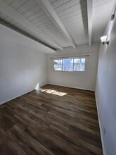 Holiday Manor in Studio City, CA - Building Photo - Building Photo