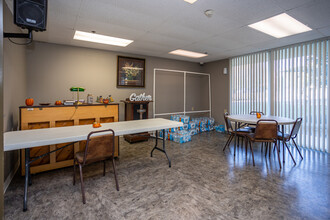 Plaza Towers Senior Apartments in Greeneville, TN - Foto de edificio - Interior Photo