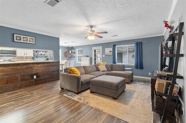 5842 Silver Frst Dr in Houston, TX - Building Photo - Building Photo