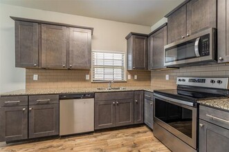 512 E Akard St in Weatherford, TX - Building Photo - Building Photo