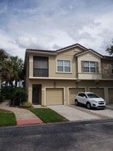 2771 Oakwater Dr in Kissimmee, FL - Building Photo - Building Photo