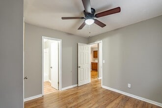 421 N Woodland Dr in Radcliff, KY - Building Photo - Building Photo