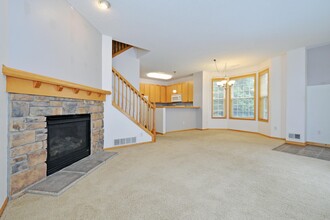 1577 Legacy Pky E, Unit 6 in Maplewood, MN - Building Photo - Building Photo