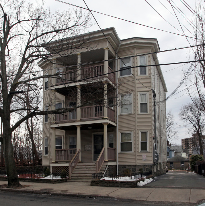 103 Linden St in Everett, MA - Building Photo