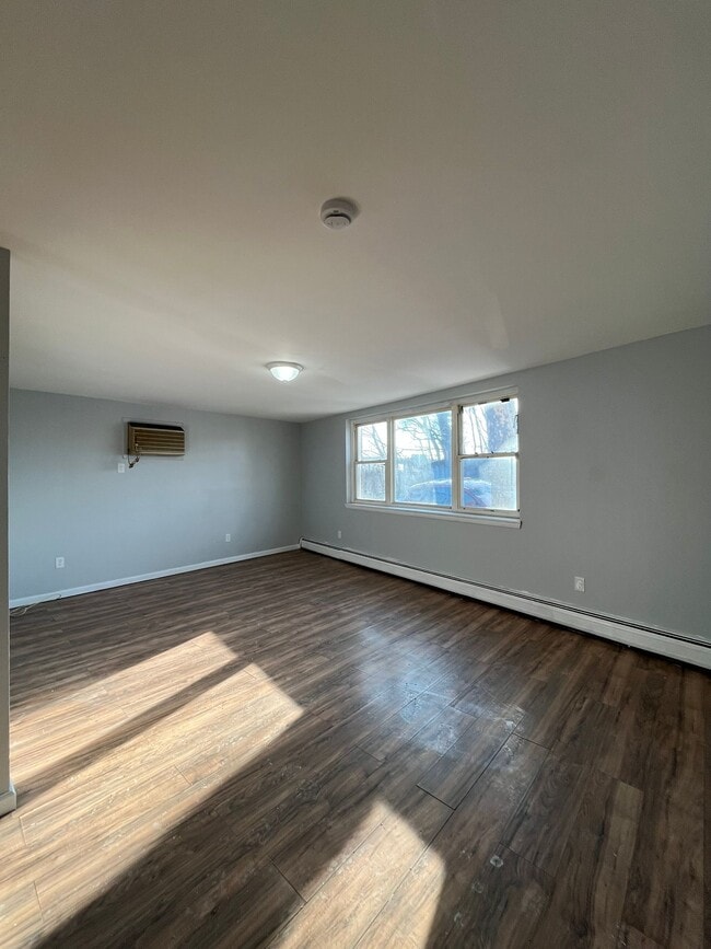 180 Princeton Ave, Unit 1RM in Jersey City, NJ - Building Photo - Building Photo