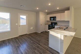 917 N 4th St in Perkins, OK - Building Photo - Building Photo