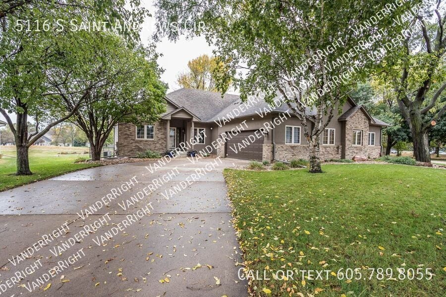 5116 S St Andrews Cir in Sioux Falls, SD - Building Photo