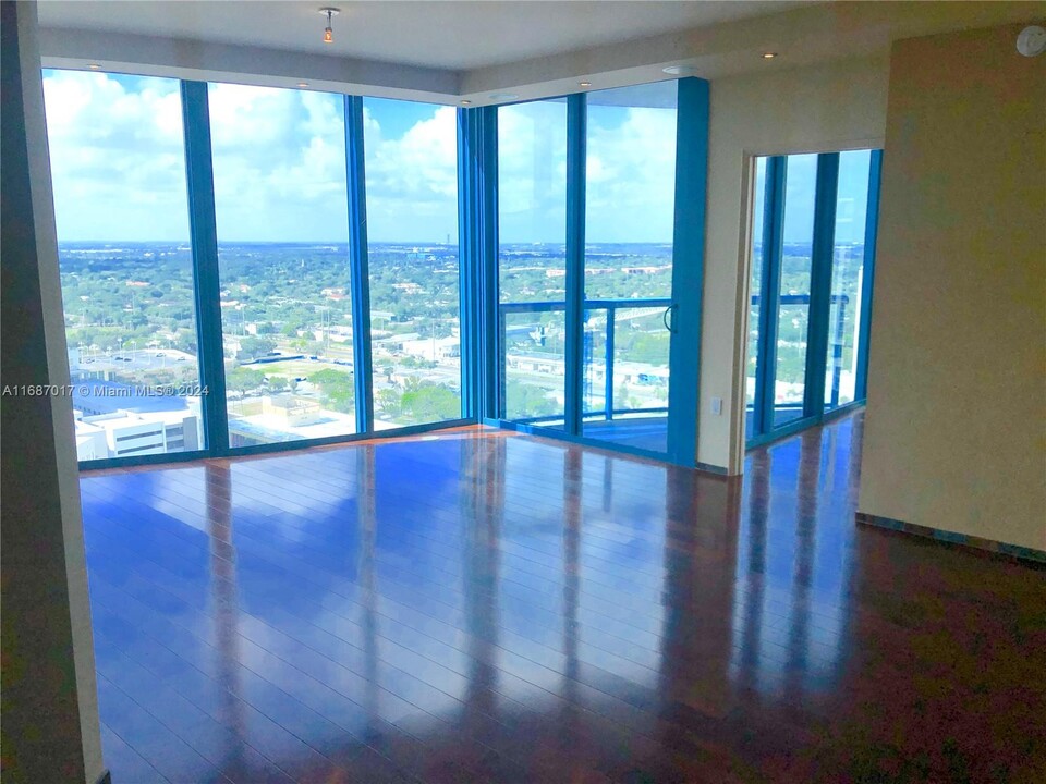 333 Las Olas Way, Unit #2501 in Fort Lauderdale, FL - Foto de edificio