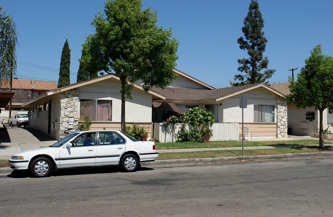 1915 E Grove Ave in Orange, CA - Building Photo