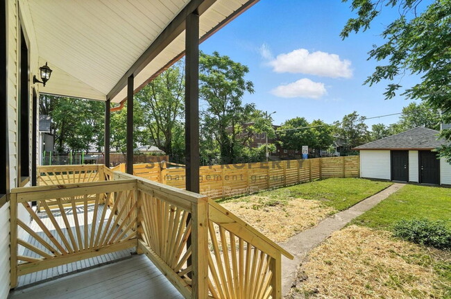 889 E Livingston Ave in Columbus, OH - Building Photo - Building Photo