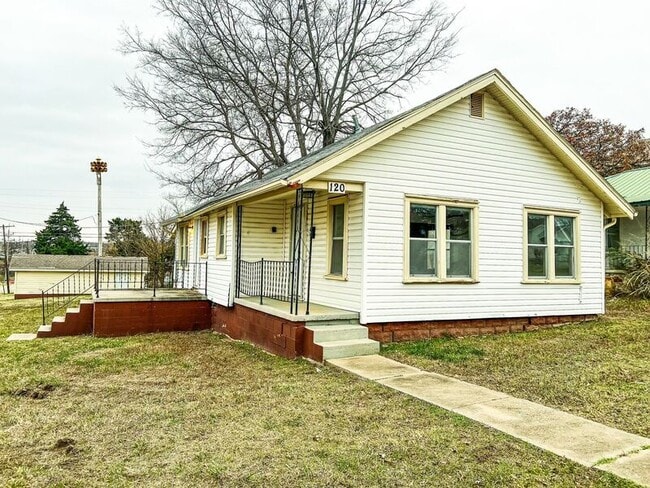 property at 120 E Maple St